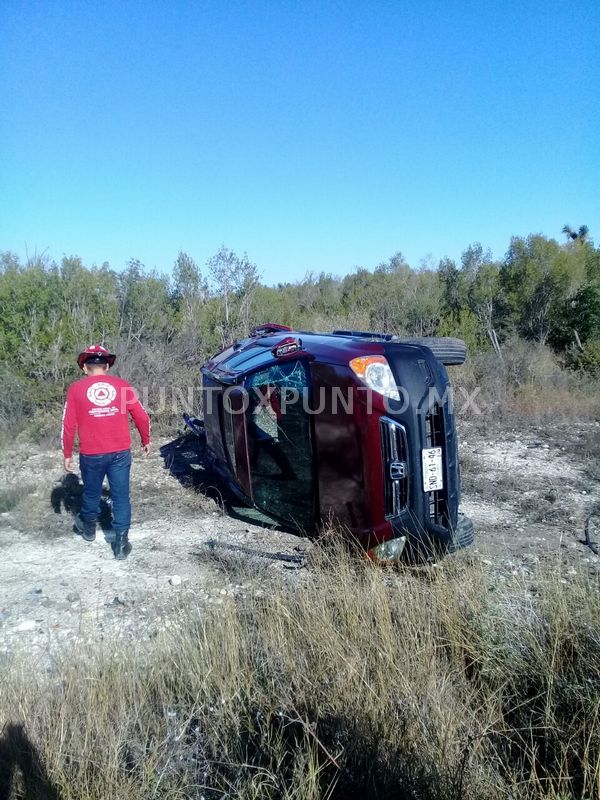 SE ATRAVIESA VENADO EN CAMINO, LE SACAN LA VUELTA, VUELCAN EN GENERAL TERÁN.