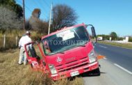 A PUNTO DE VOLCAR PIPA EN CARRETERA NACIONAL EN MMORELOS.