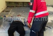 REPORTAN PERSONA TIRADA, LLEGA CUERPOS DE AUXILIO, ESTABA EN COMPLETO ESTADO DE EBRIEDAD.