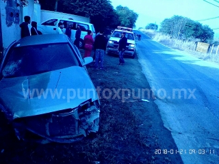 MUJER CHOCA EN ALLENDE AL PERDER CONTROL DEL AUTO QUE MANEJABA .