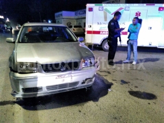 CHOQUE DE CRUCERO EN MMORELOS, CONDUCTOR DE MOTO RESULTA HERIDO AL IMPACTAR CONTRA AUTO.