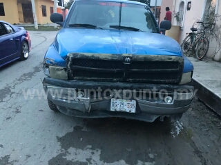 CHOQUE DE CRUCERO EN CALLES DE MMORELOS, REPORTAN DAÑOS MATERIALES.