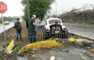 PIERDE CONTROL DEL VOLANTE, SE SUBE A CAMELLÓN EN RETORNO DE BUENA VISTA.