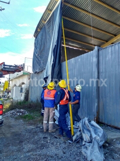 LONA DE NEGOCIO PROVOCA CORTOCIRCUITO