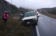 SE SAFA NEUMÁTICO CON TODO Y BARRA, SALE DE LA CARRETERA EN AVENIDA DE MONTEMORELOS.