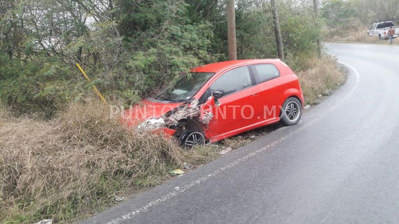 CHOQUE ENTRE DOS VEHÍCULOS EN SANTIAGO, REPORTAN DAÑOS MATERIALES.