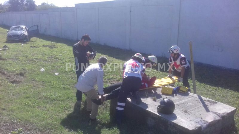 MUJER RESULTA HERIDA EN VOLCADURA REGISTRADA EN CARRETERA NACIONAL EN MONTEMORELOS.