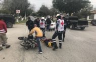 CHOQUE ENTRE MOTO Y TAXI, TRASLADAN A MOTOCICLISTA HERIDO.