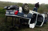 ATIENDEN LLAMADA DE AUXILIO, VUELCA PATRULLA, POLICIA RESULTA HERIDO.