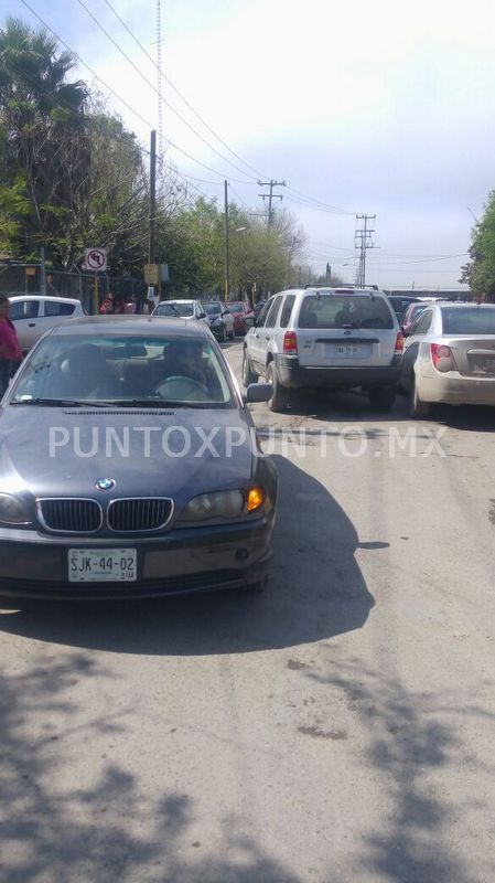 CHOQUE DE CRUCERO EN MONTEMORELOS REPORTAN DAÑOS MATERIALES.