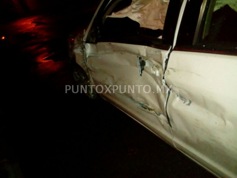 CHOCAN AUTO DE JOVENCITA TERMINA EN HOSPITAL, CONDUCTOR RESPONSABLE ESCAPA.