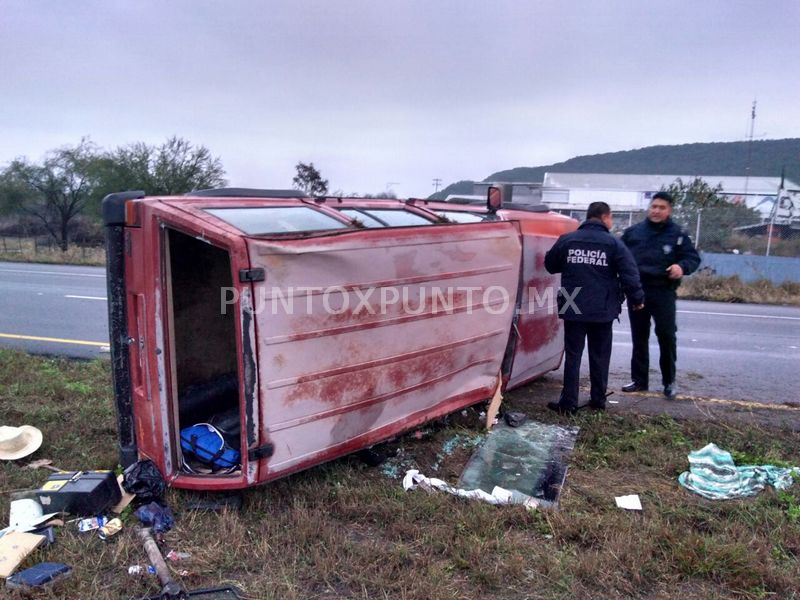 DOS PERSONAS LESIONADAS EN VOLCADURA EN CARRETERA NACIONAL EN MONTEMORELOS.