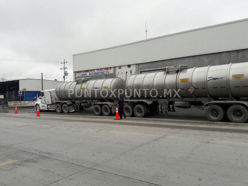 ABANDONAN TRAILER EN ALLENDE QUE FUE ROBADO EN CADEREYTA CON 60MIL LITROS DE COMBUSTIBLE.