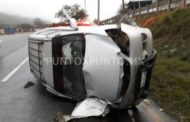 VOLCADURA EN CARRETERA NACIONAL, REPORTAN TRES PERSONAS LESIONADAS.