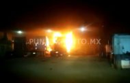 SE INCENDIA TRÁILER EN UNA LINEA DE TRACTOCAMIONES EN ALLENDE, AUTORIDADES INVESIGAN.