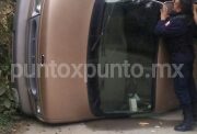 ACCIDENTE TIPO VOLCADURA EN SANTIAGO, REPORTAN SOLO DAÑOS MATERIALES.