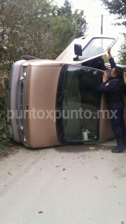 ACCIDENTE TIPO VOLCADURA EN SANTIAGO, REPORTAN SOLO DAÑOS MATERIALES.