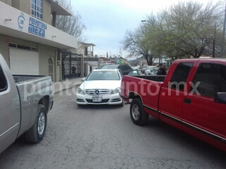 CHOQUE EN CRUCE DE CALLES EN MONTEMORELOS REPORTAN DAÑOS MATERIALES.