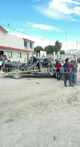 UNA PERSONA MUERTA Y TRES GRAVES, TRÁILER SE METE A DOMICILIO, OCASIONANDO LA TRAGEDIA AL SUR DEL ESTADO.