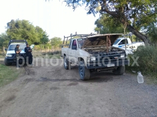 CHOCA AUTO DE RECIENTE MODELO, CONDUCTOR ESCAPA Y DEJA CAMIONETA ABANDONADA.