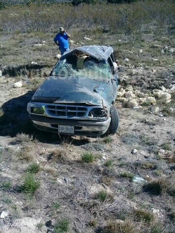 VARIAS PERSONAS HERIDAS EN VOLCADURA, UNO DE LOS OCUPANTES ES TRASLADADO EN HELICÓPTERO.