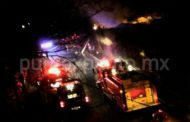 INCENDIO EN TEJABAN MOVILIZAN A PROTECCIÓN CIVIL Y BOMBEROS.