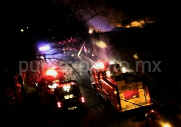 INCENDIO EN TEJABAN MOVILIZAN A PROTECCIÓN CIVIL Y BOMBEROS.