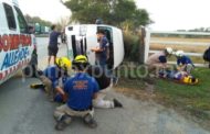 VOLCADURA DE CAMIONETA VAN, SE DIRIGÍAN AL RASTRO, REPORTAN SIETE LESIONADOS.