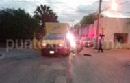 CONDUCTOR DE MOTOCICLETA SE PASA SEÑALAMIENTO DE ALTO, CHOCA CON CAMIÓN DE FRITURAS.