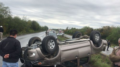 VOLCADURA EN CARRETERA NACIONAL EN LINARES, GRANIZO CAUSA ACCIDENTE.