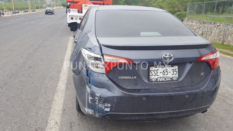 CAMIÓN DE CARGA CHOCA CONTRA AUTO EN CARRETERA NACIONAL EN SANTIAGO.