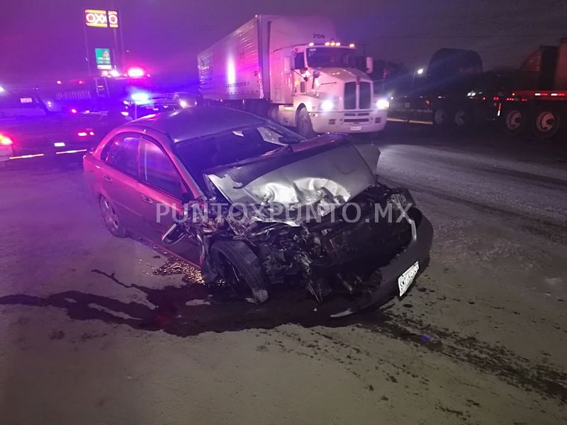 CHOCA TRAILER Y AUTO EN LINARES, REPORTAN DAÑOS MATERIALES.