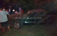 CONDUCTOR DE CAMIONETA RESULTA HERIDO AL VOLCAR EN LINARES.