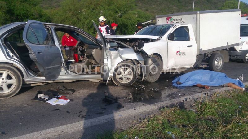 UNA PERSONA MUERTA Y UNA HERIDA ES EL SALDO DE UN CHOQUE FRONTAL EN UNA DE LAS AVENIDAS EN MONTEMORELOS.