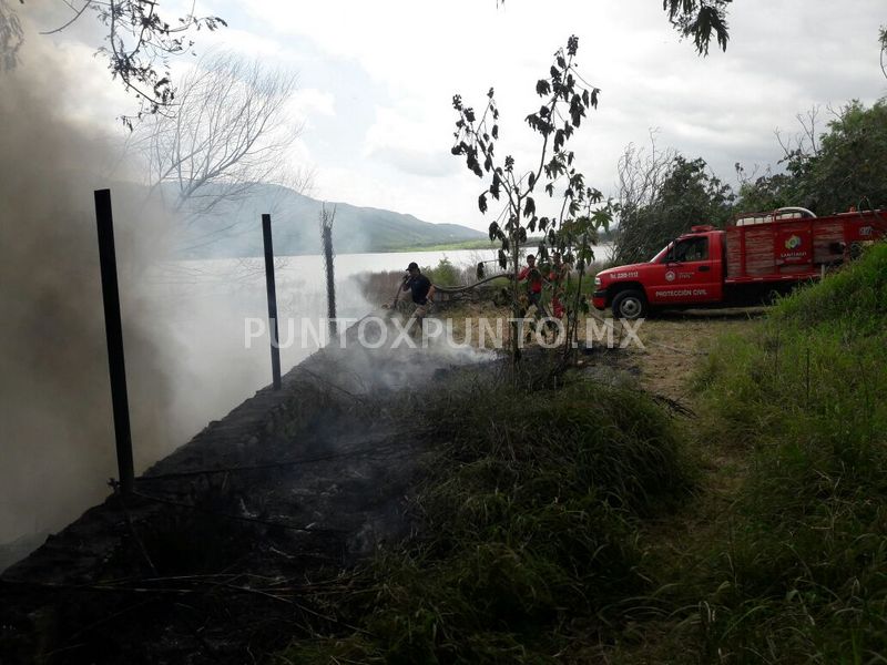 CONTROLAN INCENDIO DE PASTIZAL EN SANTIAGO EN EL BALNEARIO.