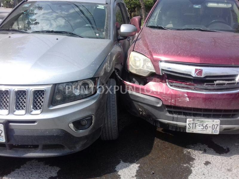 CHOQUE TIPO CRUCERO EN MMORELOS, REPORTAN DAÑOS MATERIALES.