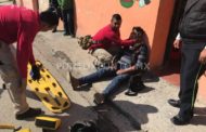 CONDUCTOR DE MOTO RESULTA HERIDO EN CHOQUE CON CAMIONETA EN CALLES DE MMORELOS.