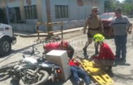 CHOQUE ENTRE AUTO Y MOTOCICLISTA, EN CALLES DE MMORELOS, REPORTAN UNA PERSONA HERIDA.