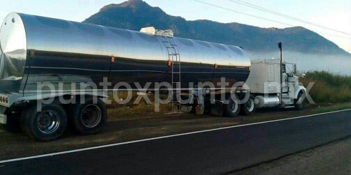 DETIENEN A CHOFER DE TRAILER, TRANSPORTABA 32MIL LITROS DE COMBUSTIBLE ROBADO.