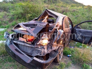 VOLCAUDRA EN CARRETERA NACIONAL EN MMORELOS, OCUPANTES ESCAPAN, SE PRESUME SE TRATABA DE EMPLEADOS DE LA SEP.