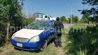 INVESTIGAN AUTORIDADES UN VEHÍCULO REPORTADO CÓMO ABANDONADO