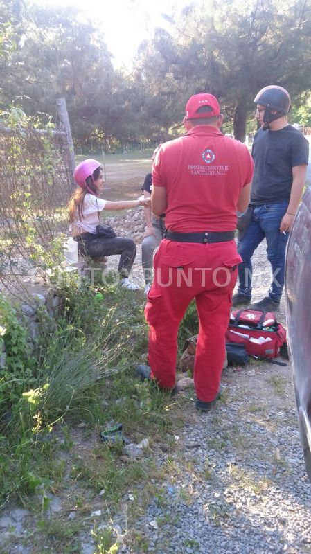 PASEANTE CAE DE CUATRIMOTO EN CASCADA DEL SALTO EN LAGUNA DE SÁNCHEZ EN SANTIAGO.