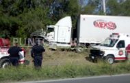 CONFIRMAN, MUEREN CUATRO EN CHOQUE FRONTAL DE TRÁILER Y AUTO, UNA DE LAS VICTIMAS ERA UNA NIÑA DE 9 AÑOS.