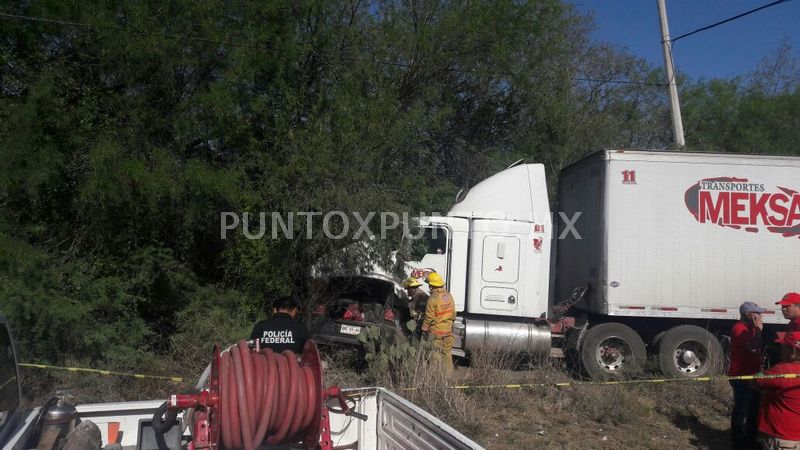 TRES PERSONAS MUERTAS EN CHOQUE EN CARRETERA NACIONAL EN HUALAHUISES, TRAILER EMBISTE AUTO JETTA.