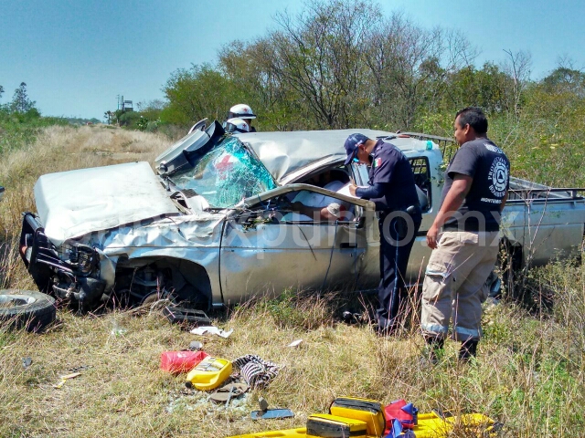 VOLCADURA EN KM200 EN MONTEMORELOS REPORTAN UNA PERSONA HERIDA.