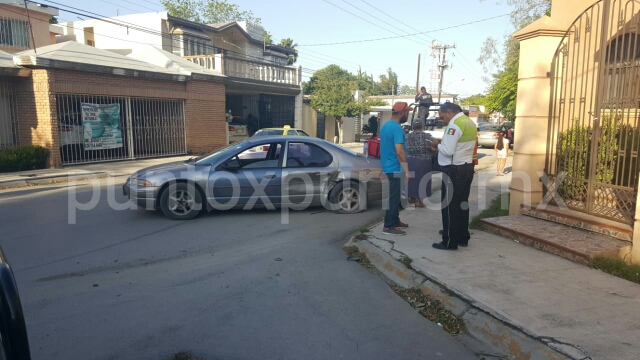 ACCIDENTE ENTRE DOS VEHÍCULOS, REPORTAN SOLO DAÑOS MATERIALES.