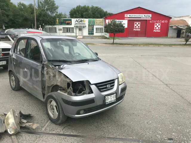 IMPACTA TREN DOS VEHÍCULOS EN CRUCE LAS VÍAS EN MONTEMORELOS.