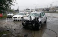 MUJER DERRAPA, PIERDE CONTROL Y CHOCA EN CARRETERA NACIONAL EN ALLENDE, REPORTAN DAÑOS MATERIALES.