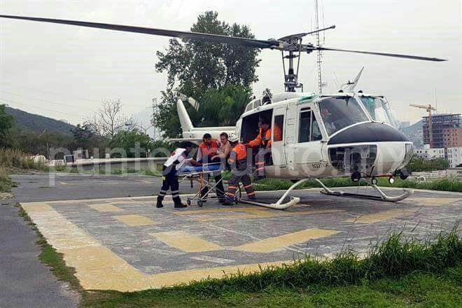 LO RESCATAN AL CAER EN SIERRA DE SANTIGO, LO TRASLADAN VÍA AÉREA PARA SU ATENCIÓN MEDICA.