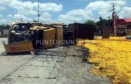 VOLCADURA DE TRÁILER EN CARRETERA ALLENDE CADEREYTA.